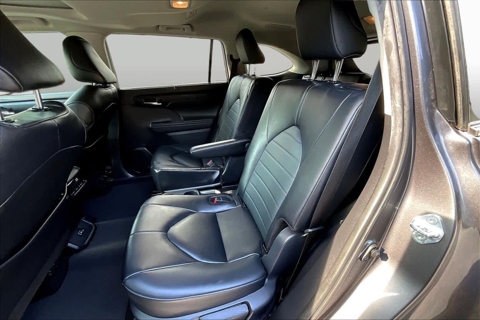 Used 2024 Toyota Highlander XLE FWD image 20