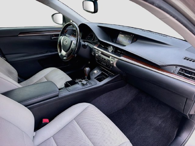 Used 2015 Lexus ES 350 w/ Premium Package FWD image 13