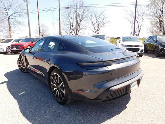 Used 2021 Porsche Taycan image 5