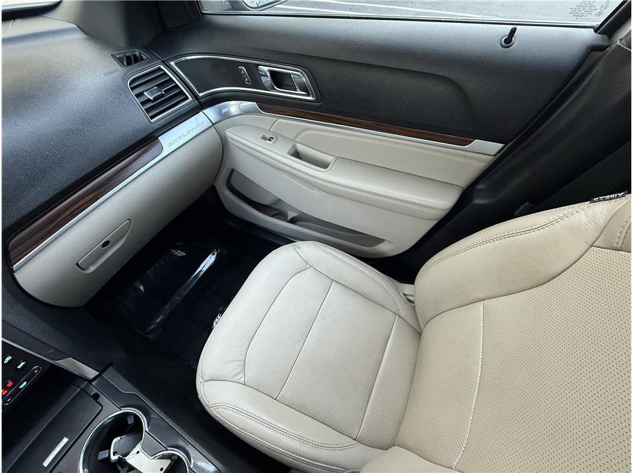 Used 2019 Ford Explorer Limited w/ Class III Trailer Tow Package image 12