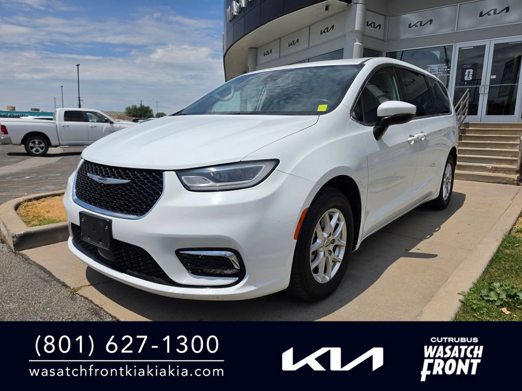 Used 2023 Chrysler Pacifica Touring-L