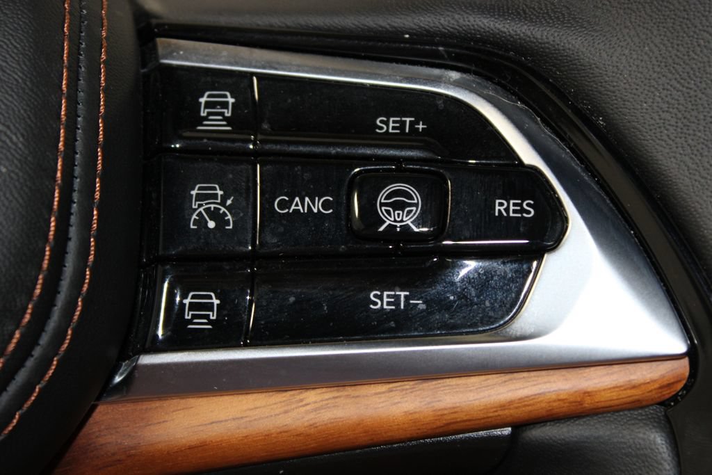 Used 2024 Jeep Grand Cherokee Summit AWD/4WD image 46