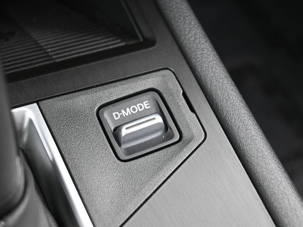 Used 2025 Nissan Kicks SV image 25