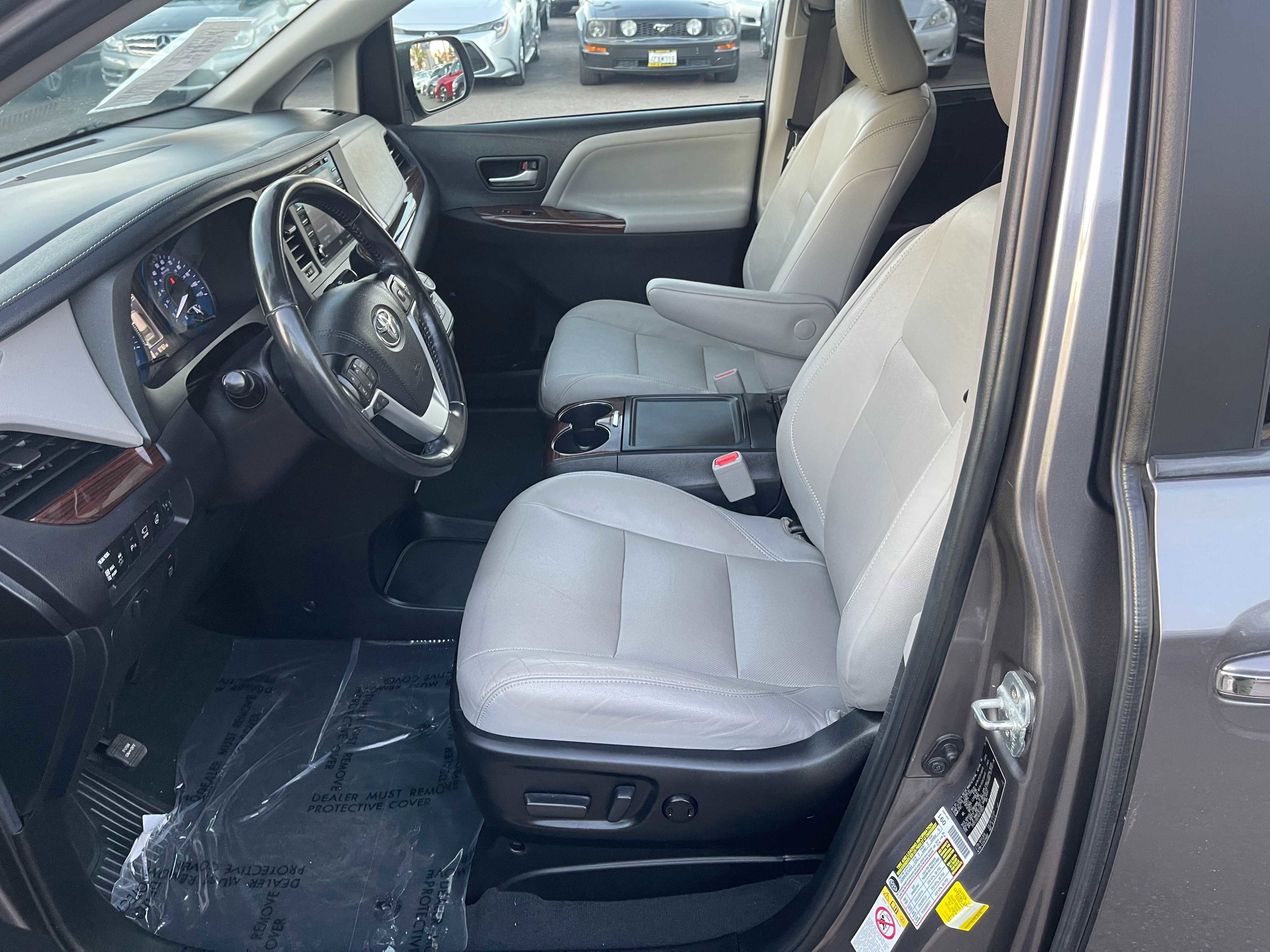 Used 2019 Toyota Sienna Limited Premium w/ Protection Package image 24