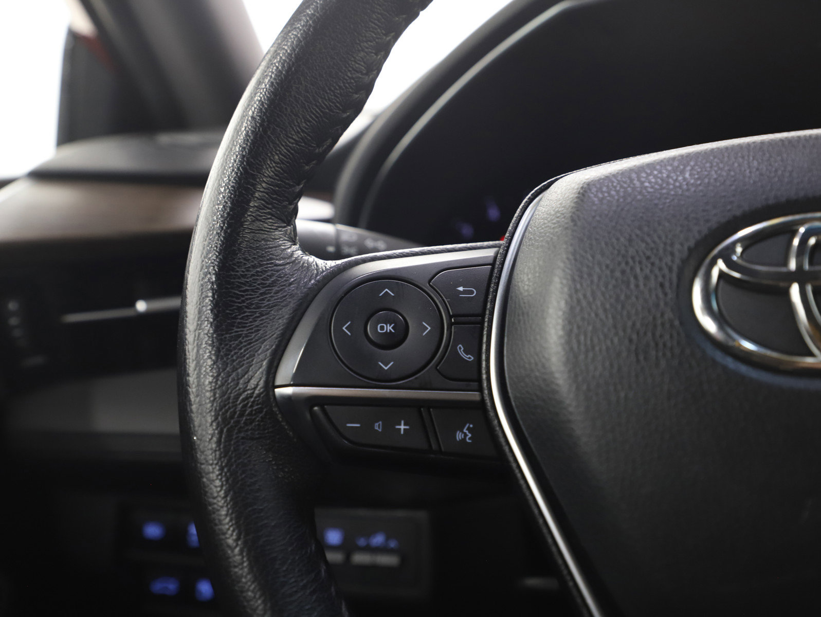 Used 2020 Toyota Avalon XLE FWD image 24