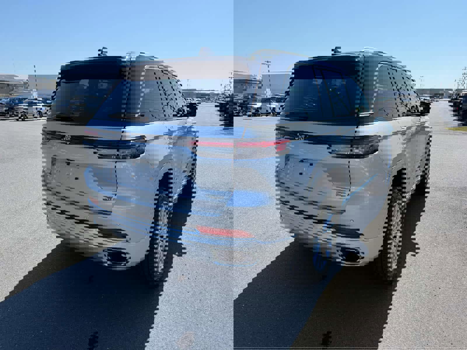 Used 2023 Jeep Grand Cherokee Summit w/ Luxury Tech Group V image 9