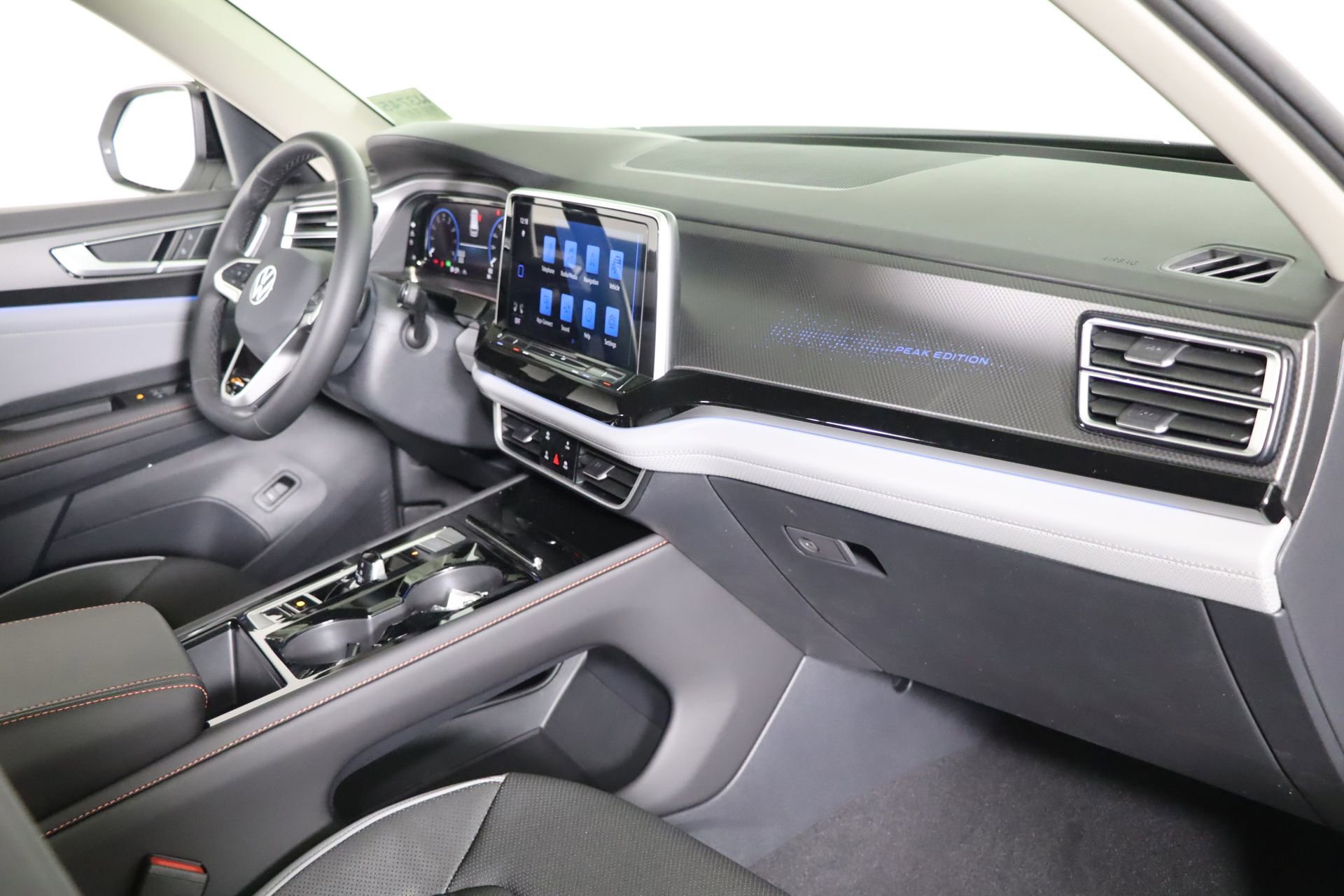 Used 2025 Volkswagen Atlas Peak Edition SE image 47