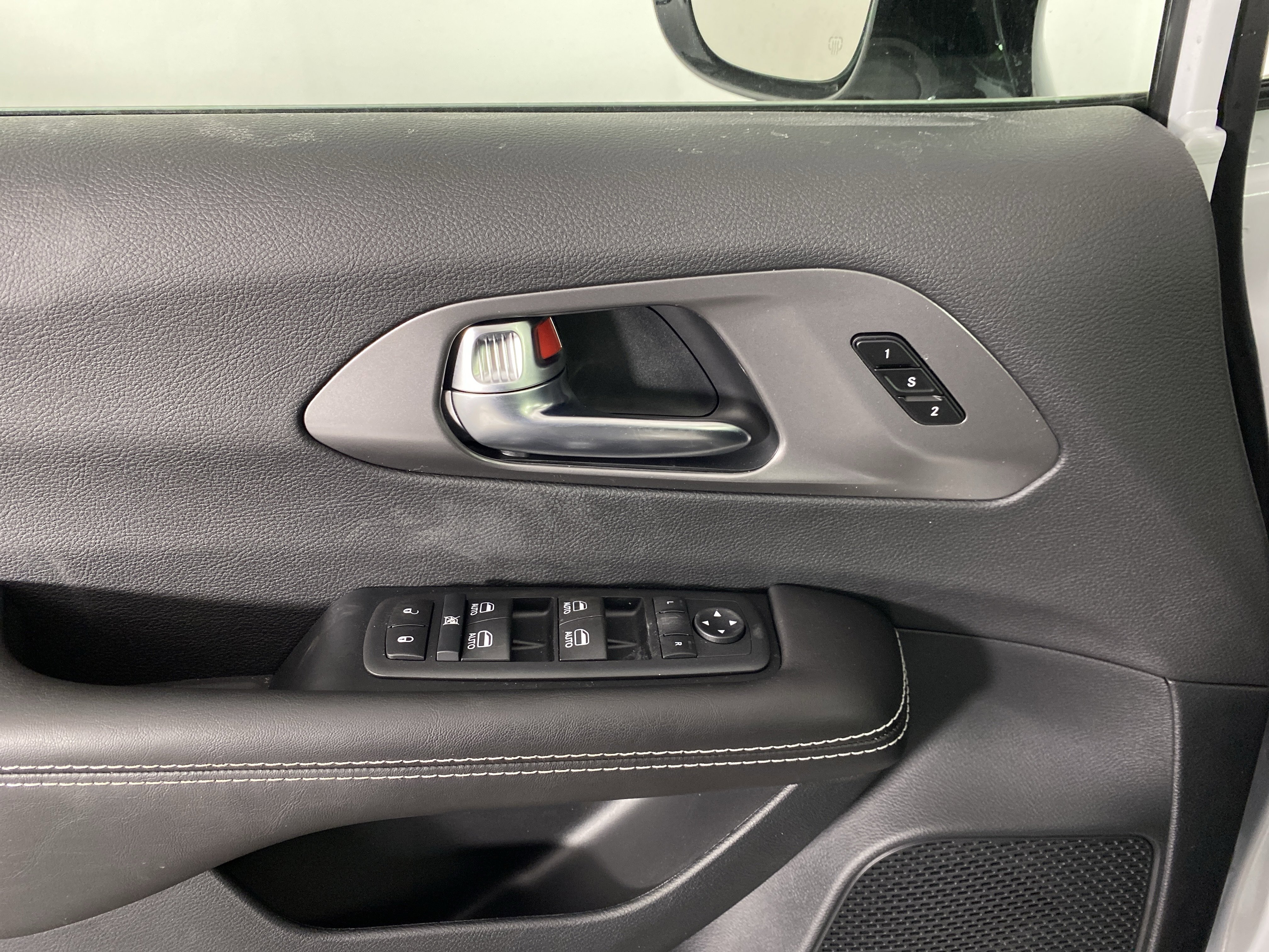 New 2026 Chrysler Pacifica Select FWD image 13