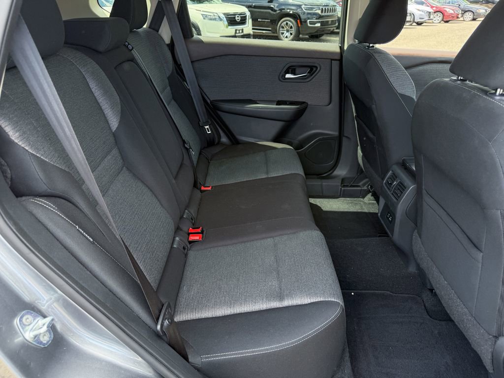 Certified 2022 Nissan Rogue SV FWD image 15