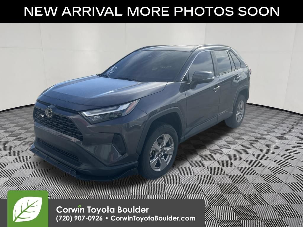 Used 2022 Toyota RAV4 XLE AWD/4WD image 3