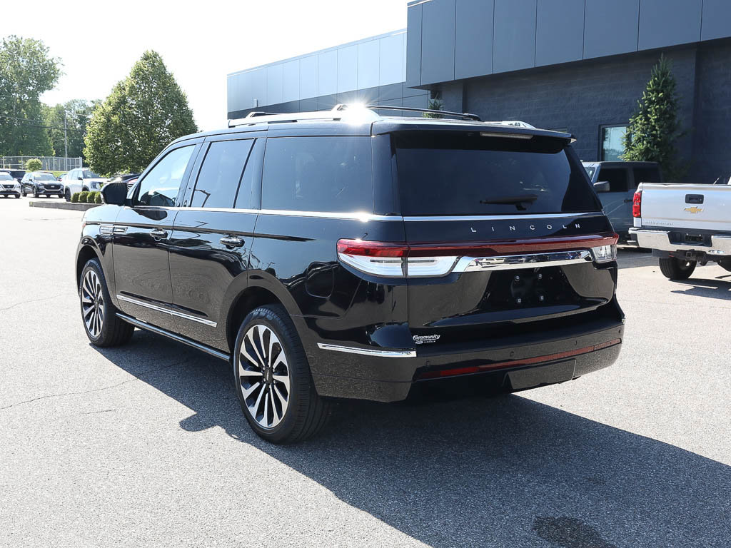 Used 2024 Lincoln Navigator Reserve AWD/4WD image 4