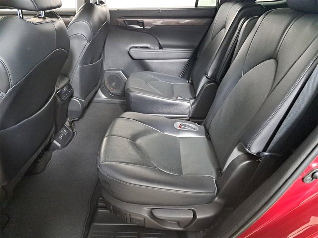 Used 2023 Toyota Highlander Limited image 12