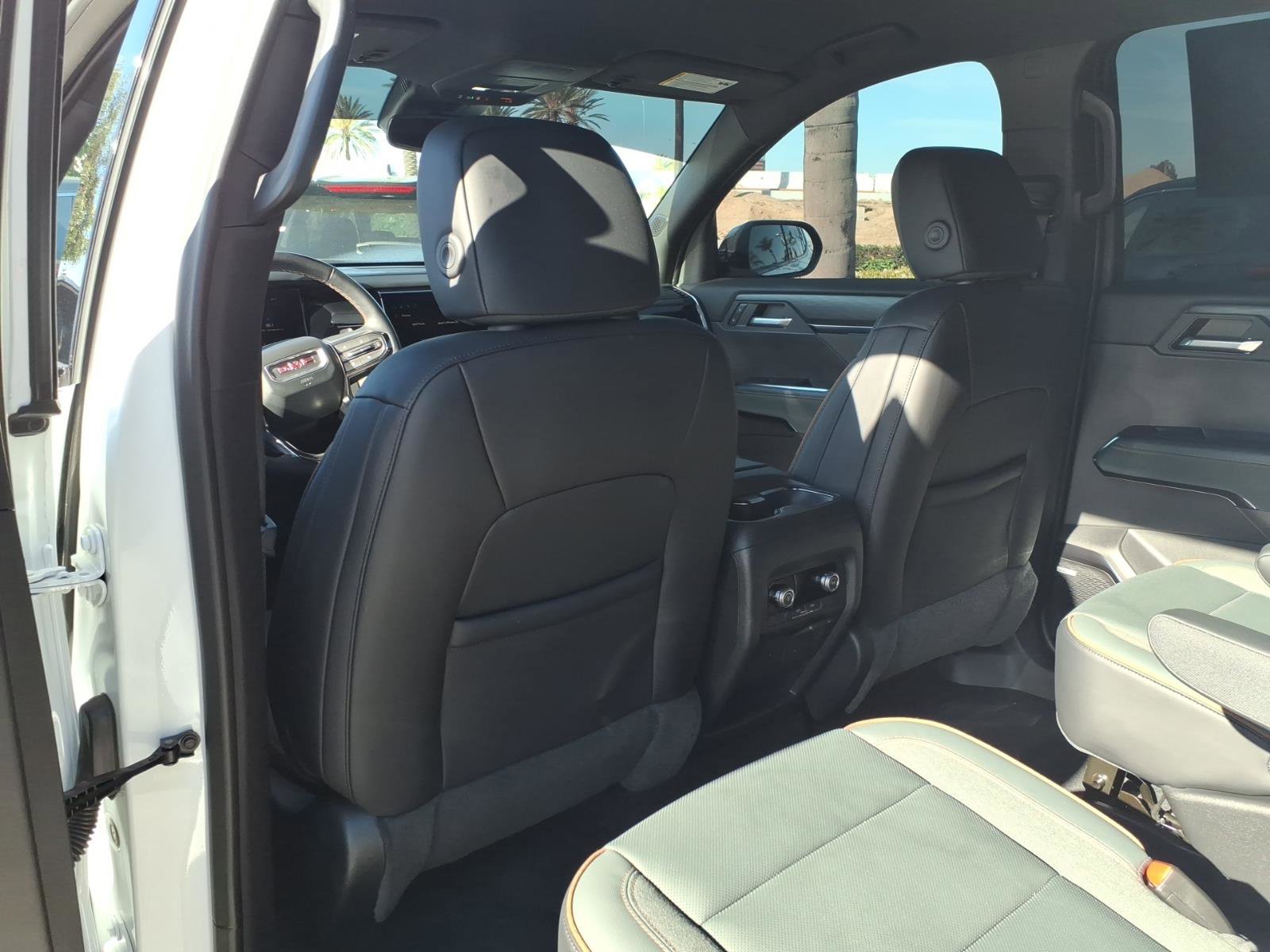 Used 2024 GMC Acadia AT4 image 11