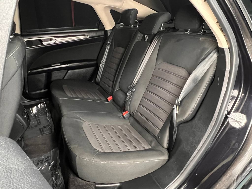 Used 2020 Ford Fusion SE image 20