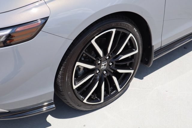 Used 2025 Honda Accord Touring image 3