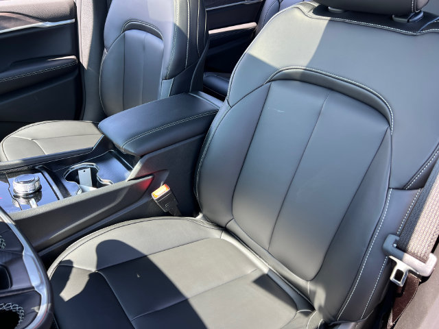 New 2026 Jeep Grand Cherokee L Limited w/ Limited Altitude Package AWD/4WD image 16