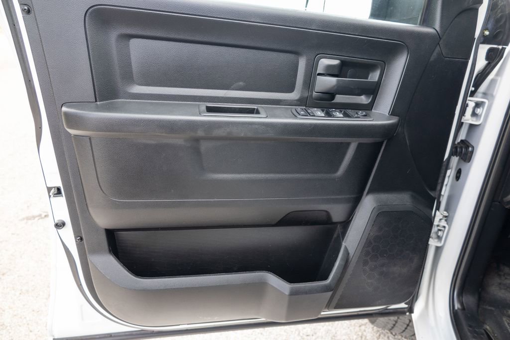Used 2018 RAM 2500 Tradesman w/ Chrome Appearance Group RWD image 18