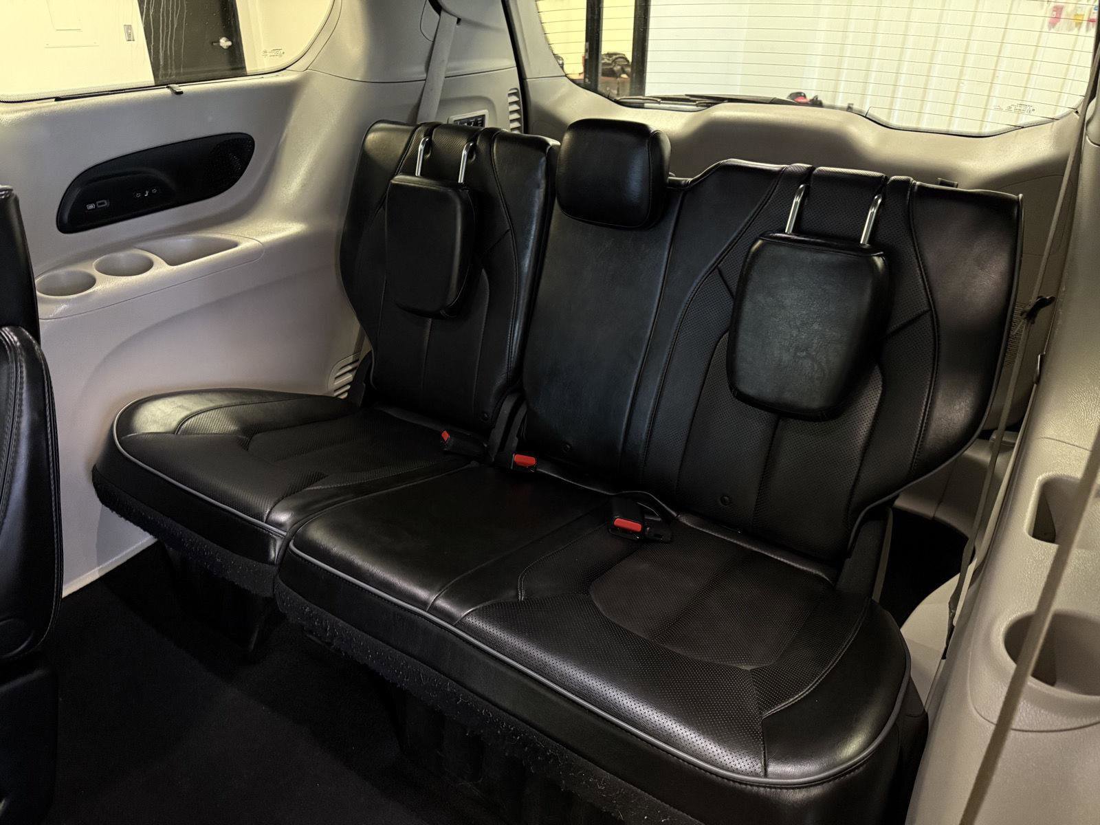 Used 2020 Chrysler Pacifica Limited image 21