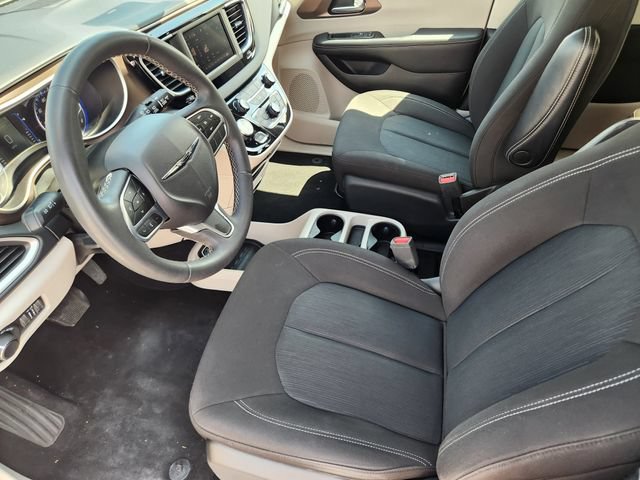 Used 2023 Chrysler Voyager LX FWD image 13