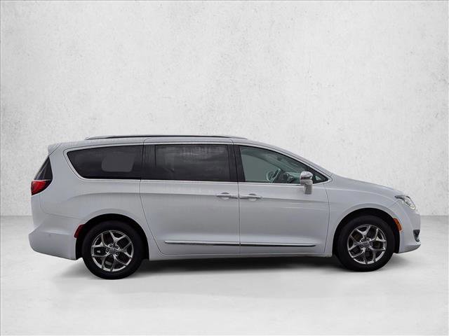 Used 2017 Chrysler Pacifica Limited w/ Advanced Safetytec Group image 4