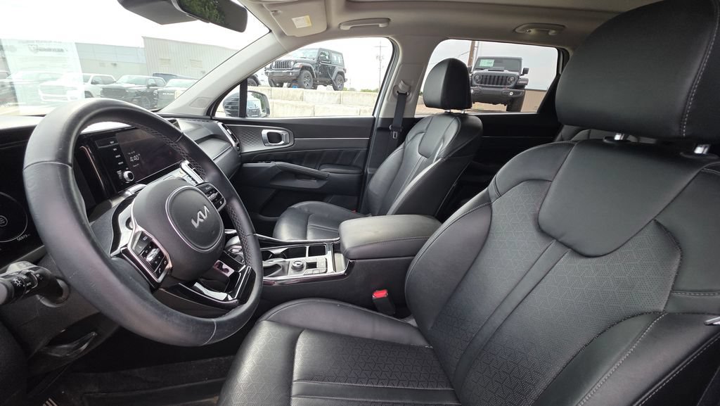 Used 2023 Kia Sorento SX AWD/4WD image 11