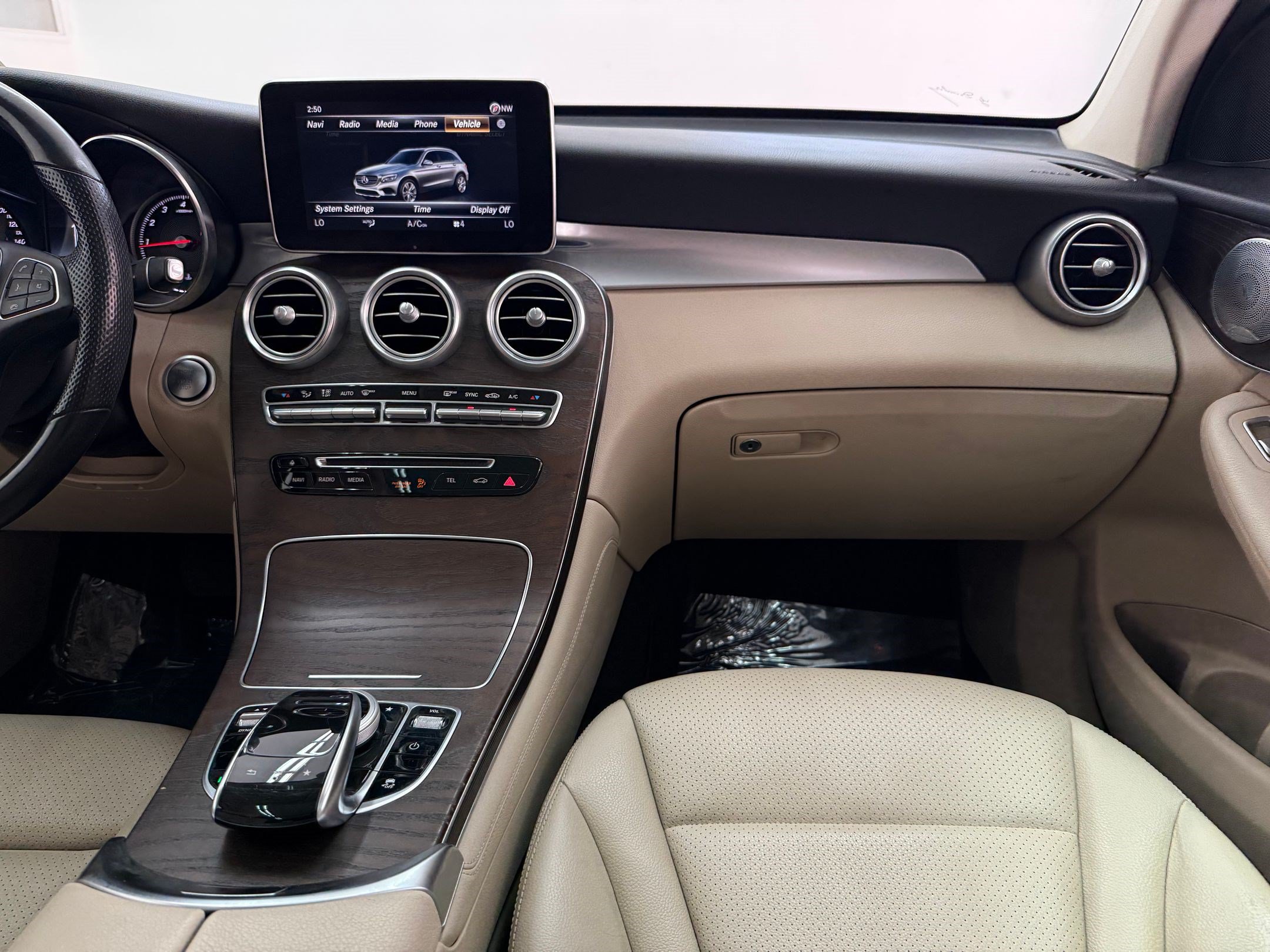 Used 2019 Mercedes-Benz GLC 300 4MATIC image 31
