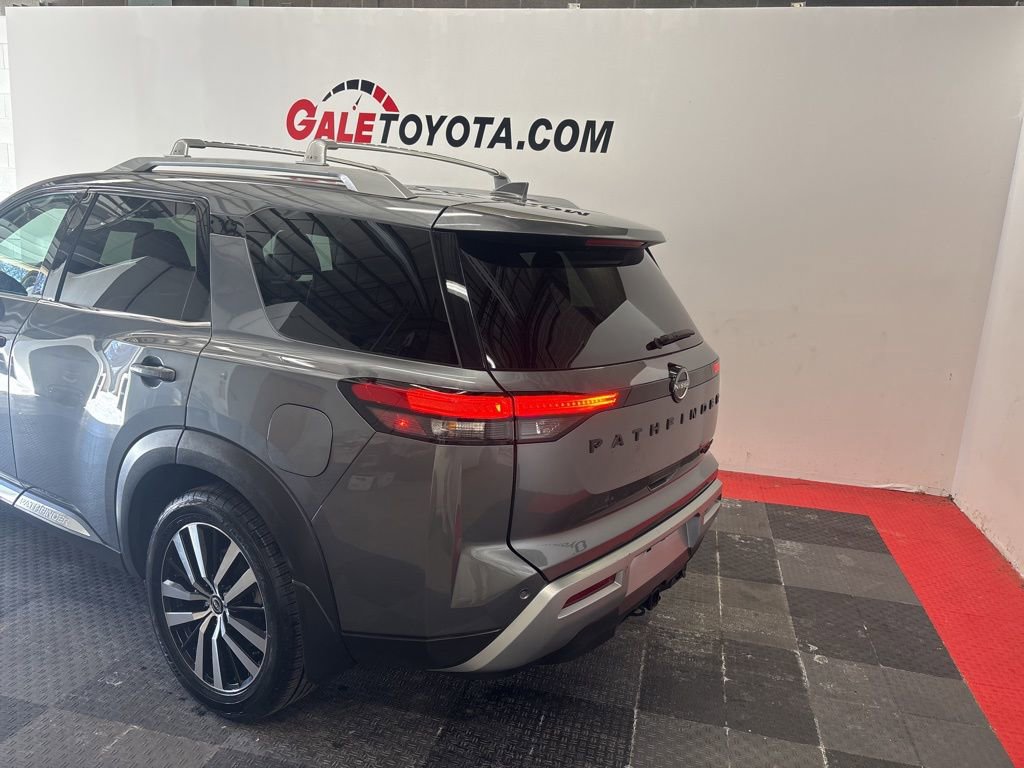 Used 2024 Nissan Pathfinder Platinum w/ Black Appearance Package image 9