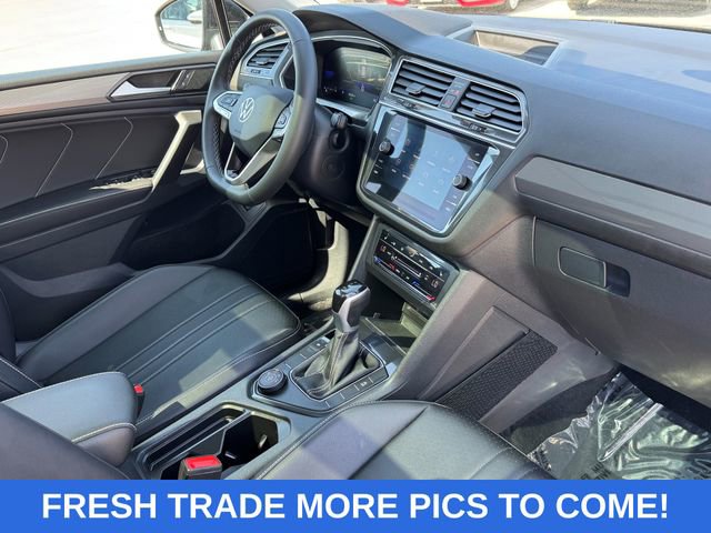 Used 2024 Volkswagen Tiguan SE w/ Panoramic Sunroof Package AWD/4WD image 10