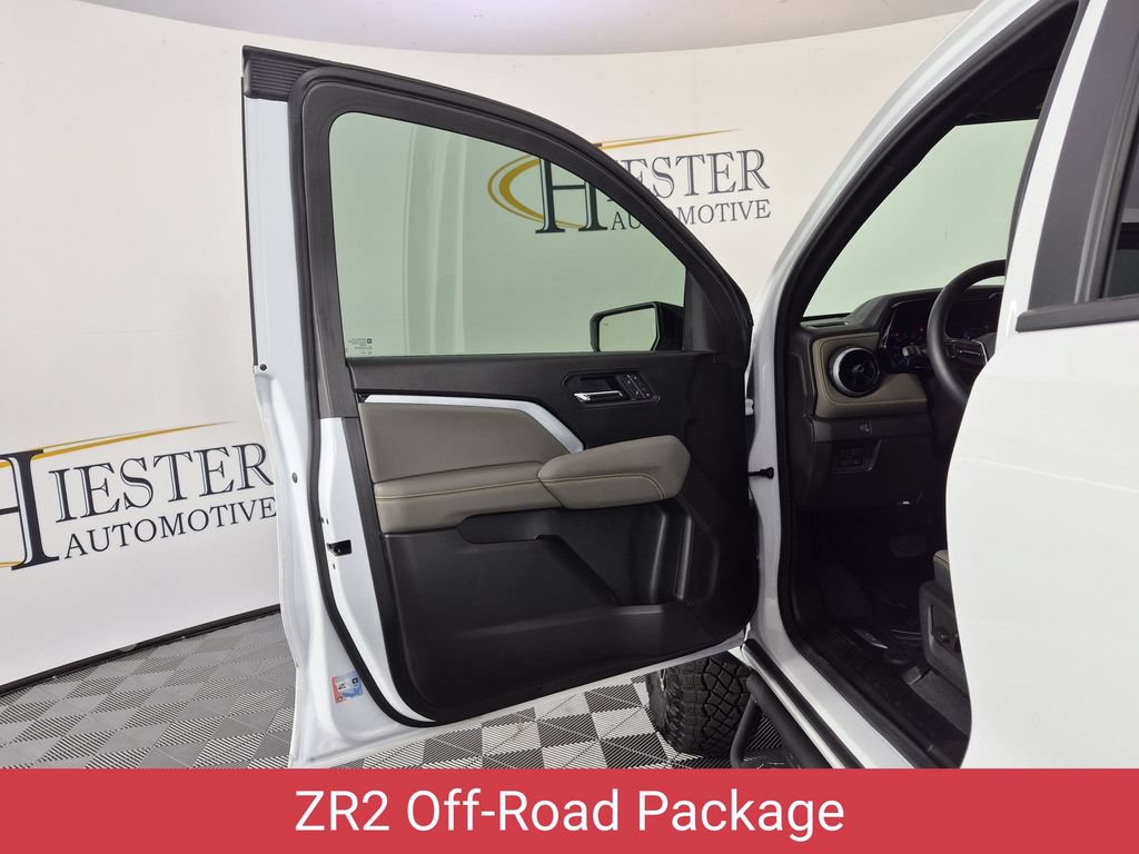 Certified 2025 Chevrolet Colorado ZR2 w/ Technology Package AWD/4WD image 14