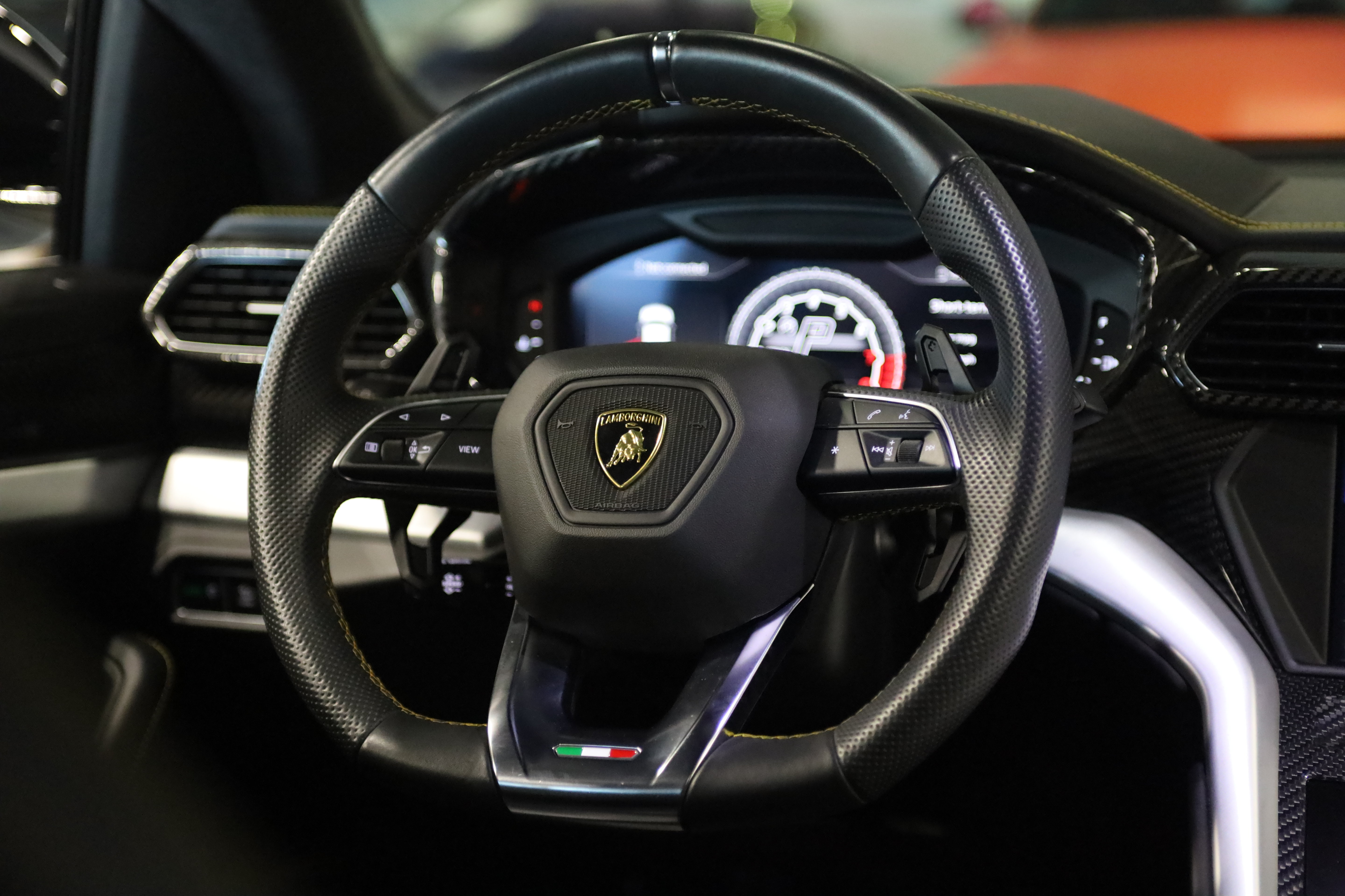 Used 2019 Lamborghini Urus AWD/4WD image 27