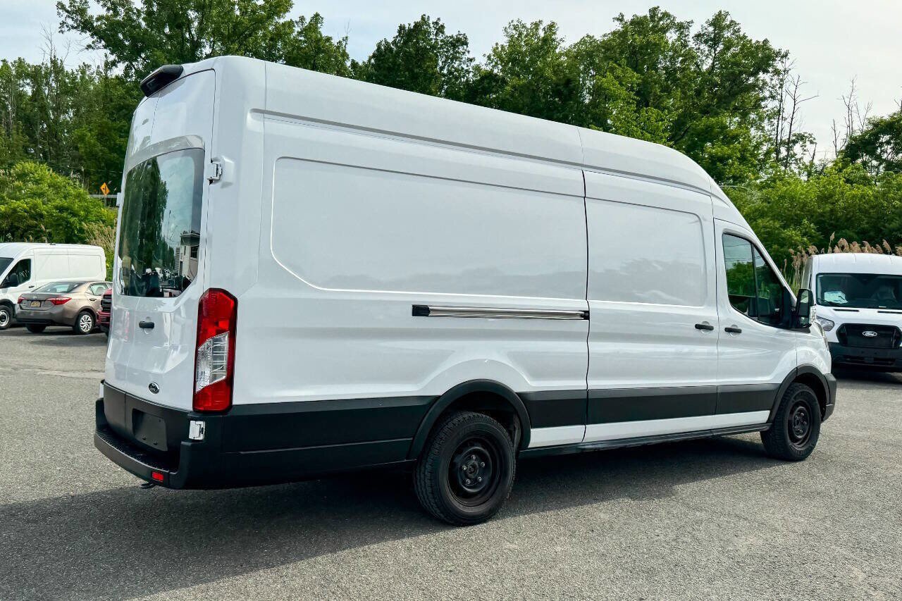 Used 2022 Ford E-Transit 148 High Roof Extended RWD image 3