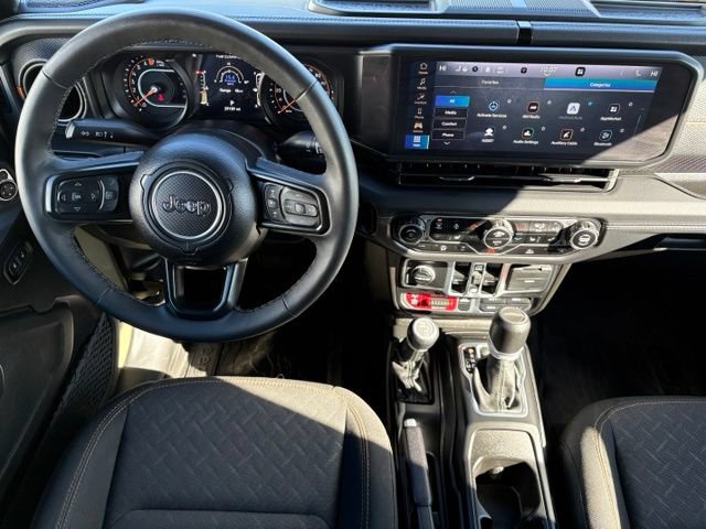 Used 2025 Jeep Gladiator Mojave w/ Convenience Group AWD/4WD image 3