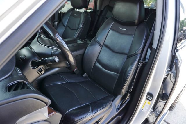 Used 2018 Cadillac Escalade Luxury AWD/4WD image 19