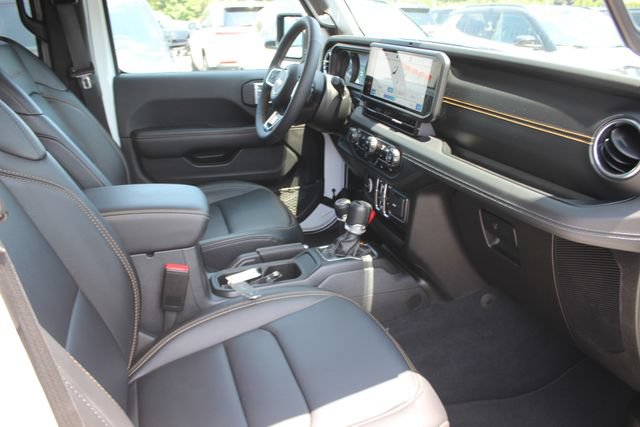 Used 2024 Jeep Wrangler Unlimited Sahara w/ Technology Group AWD/4WD image 35