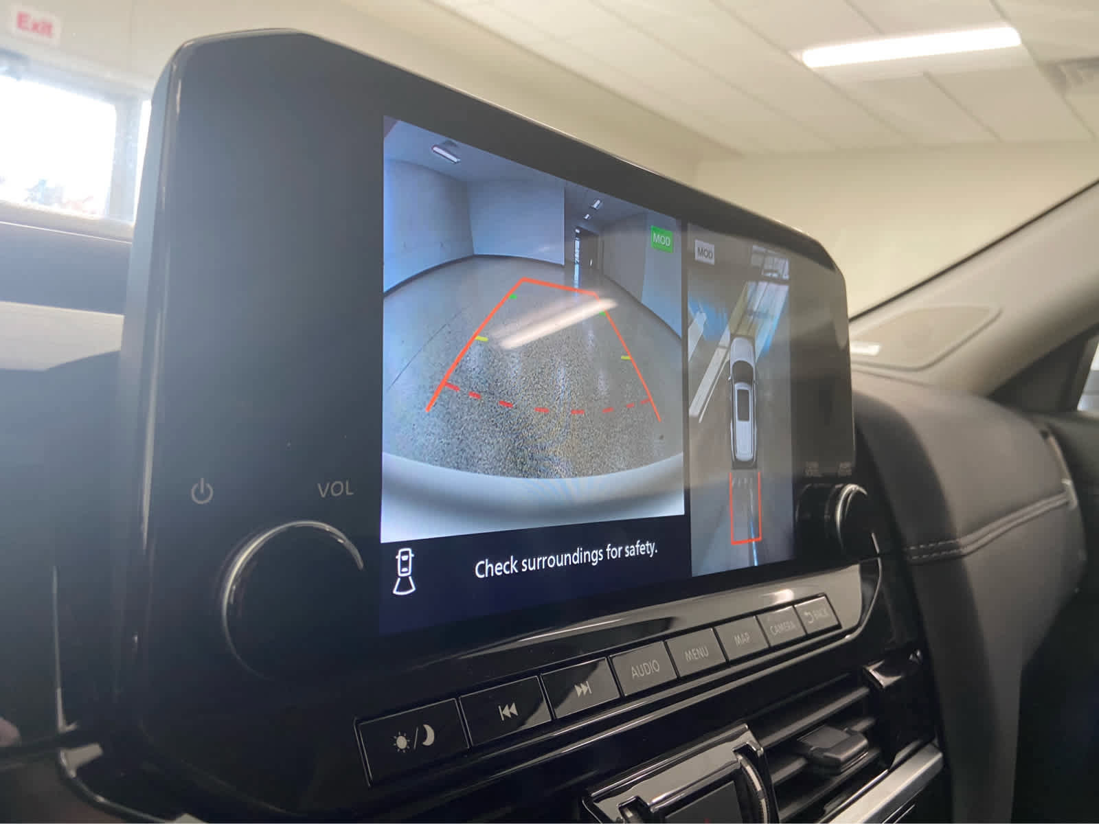 Used 2025 Nissan Pathfinder Platinum w/ Cargo Package image 31