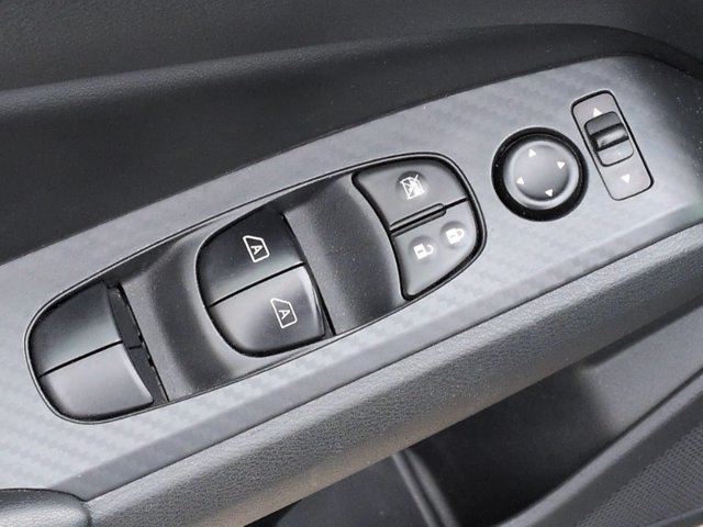 Used 2025 Nissan Altima 2.5 SV FWD image 13