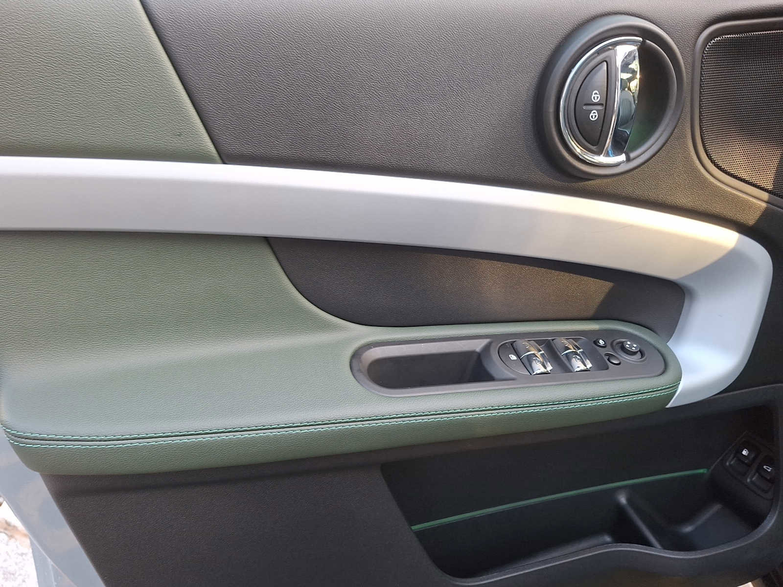 Certified 2023 MINI Cooper Countryman SE w/ Mini Untamed Edition image 8