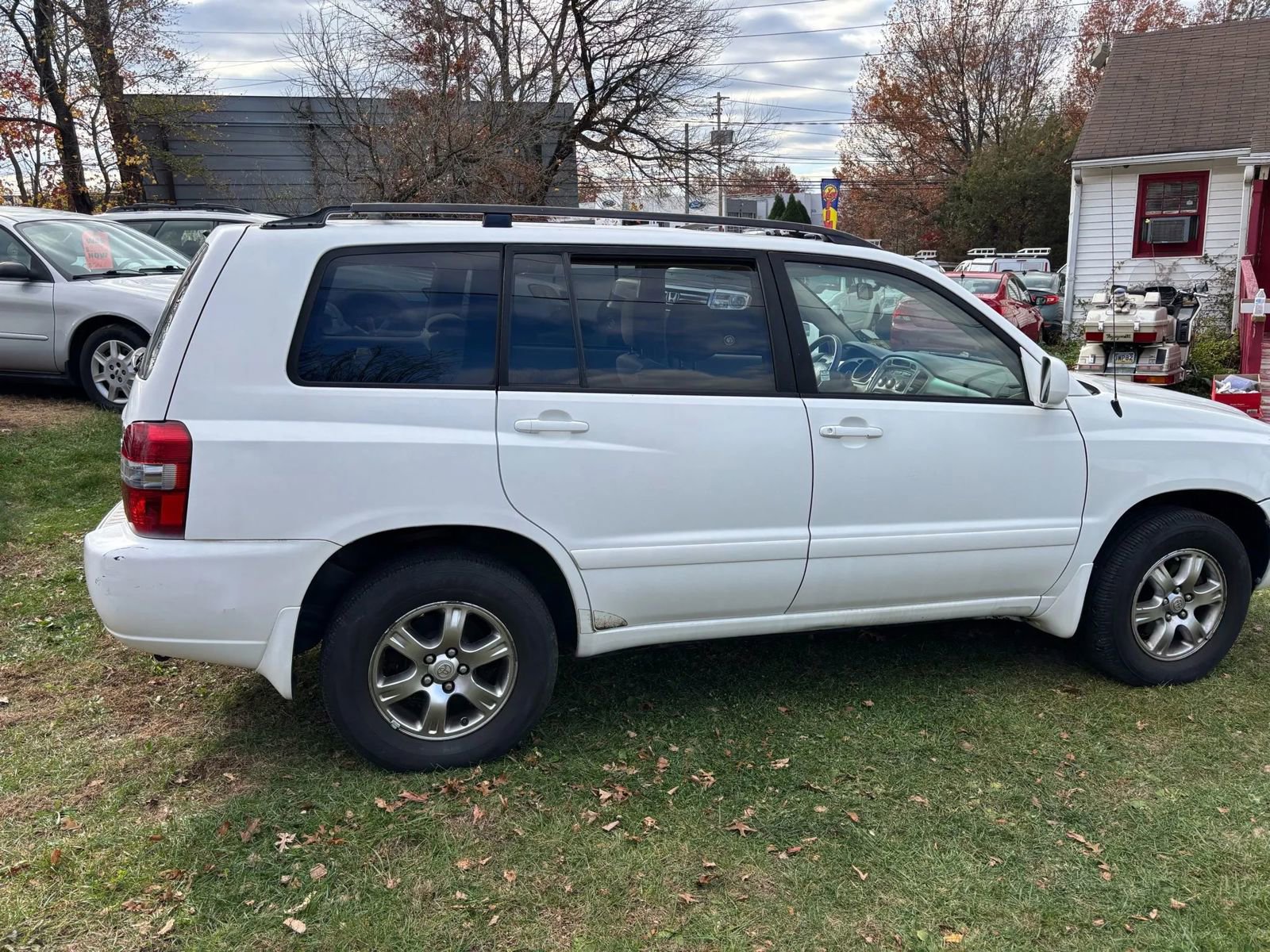 Used 2005 Toyota Highlander 4WD V6 w/ 3rd Row image 5