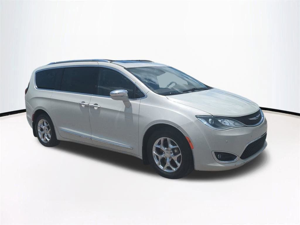 Used 2017 Chrysler Pacifica Limited FWD image 2