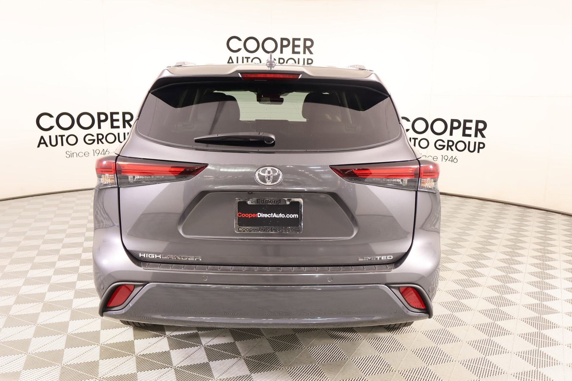 Used 2024 Toyota Highlander Limited FWD image 22