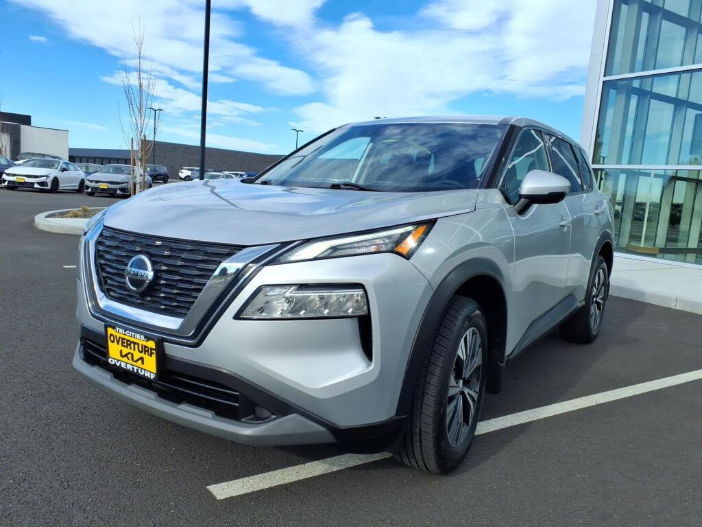 Used 2021 Nissan Rogue SV image 3