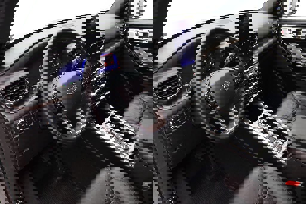 Used 2022 Ford Explorer Platinum w/ Equipment Group 601A image 13