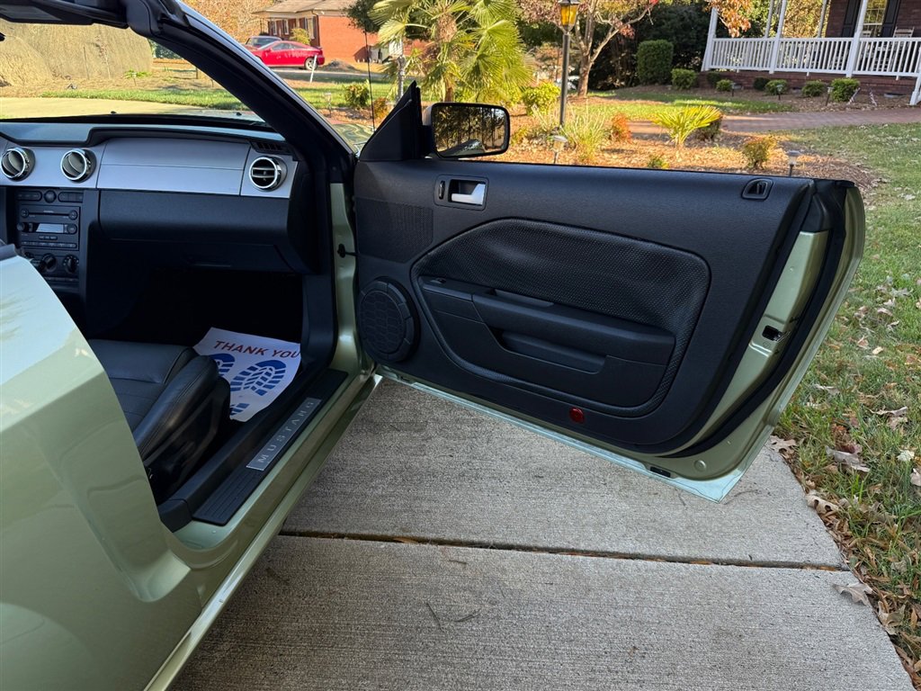 Used 2006 Ford Mustang GT RWD image 57