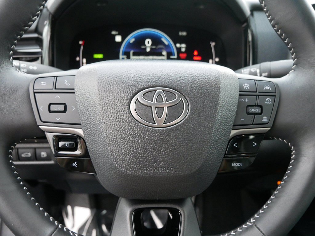 Used 2025 Toyota Camry SE w/ Convenience Package AWD/4WD image 19
