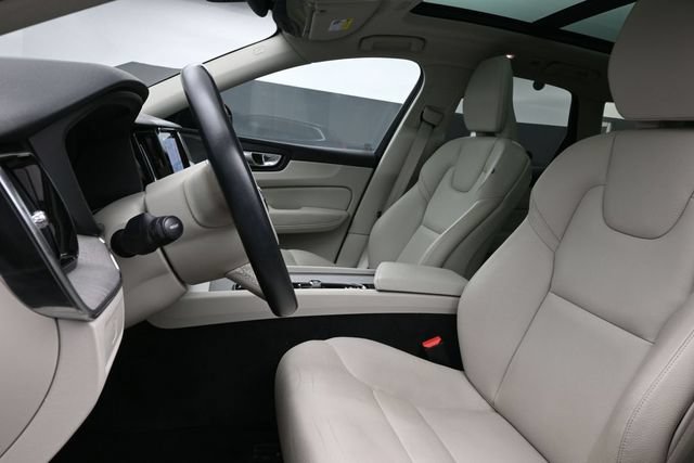 Used 2023 Volvo XC60 B5 Plus w/ Climate Package AWD/4WD image 10