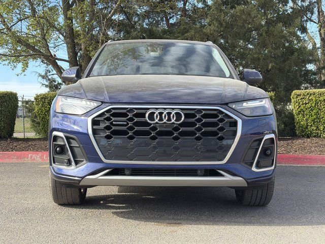 Used 2024 Audi Q5 2.0T Prestige w/ Prestige Package image 2
