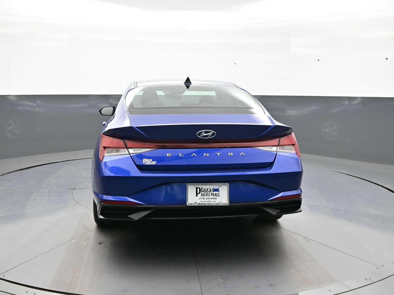 Certified 2023 Hyundai Elantra SE FWD image 7