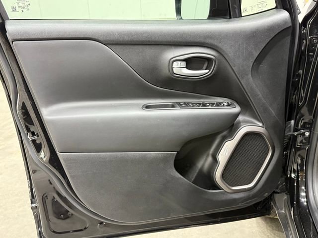 Used 2023 Jeep Renegade Latitude image 20