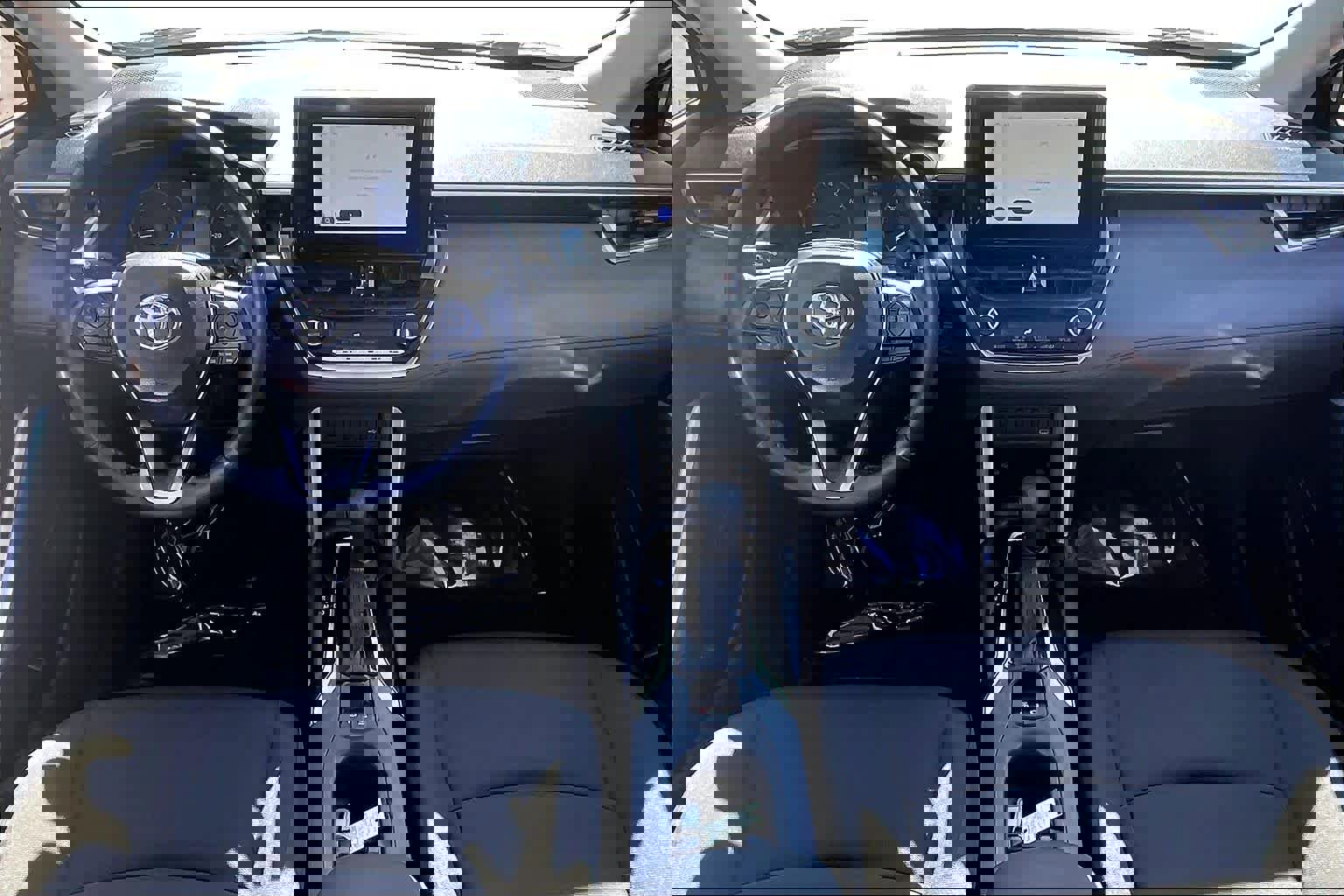 Used 2024 Toyota Corolla Cross LE w/ Moonroof Package image 16