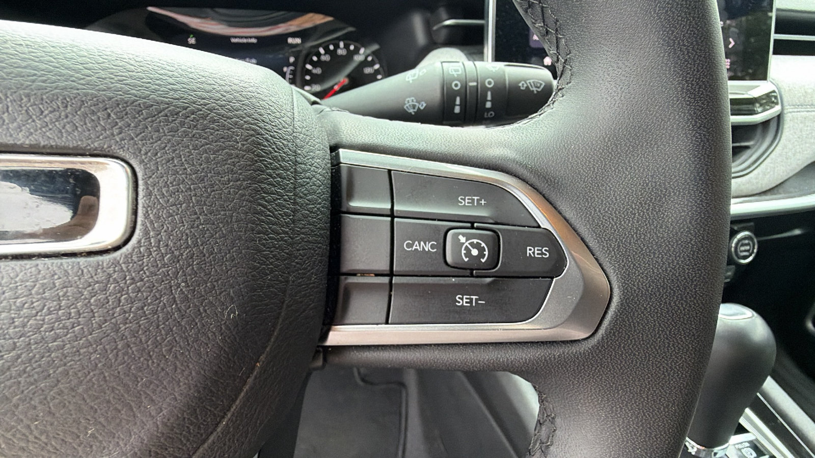 Used 2024 Jeep Compass Latitude AWD/4WD image 27